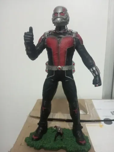 Boneco estátua Homem Formiga Marvel Gallery ant-man diamond select