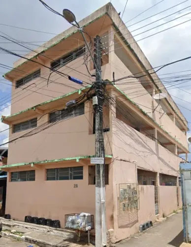 Vende-se um prédio com 9 apartamentos de 2 quartos.