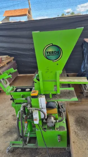 Máquina para fabricação de tijolo ecológico