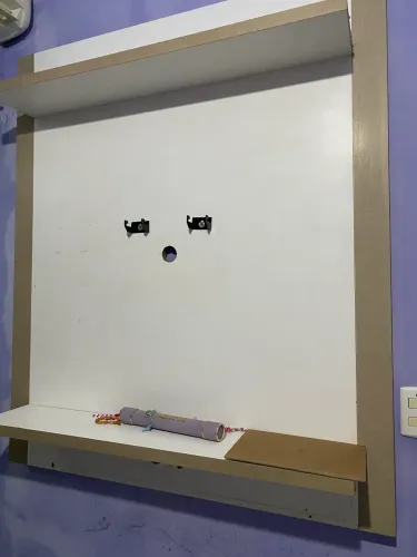 Painel com suporte para TV em ótimo estado 