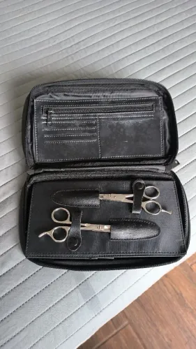 Estojo Cabeleireiro + Tesouras e pentes