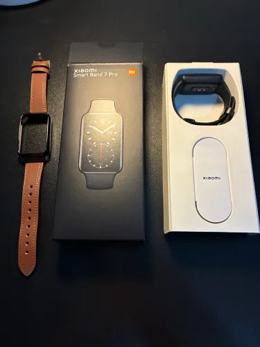 Smartwatch Xiaomi Smart Band 7 Pro - Semi-novo, completo!