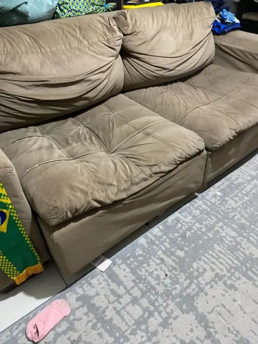 Sofa Retrátil em bom estado / precisa Higienização