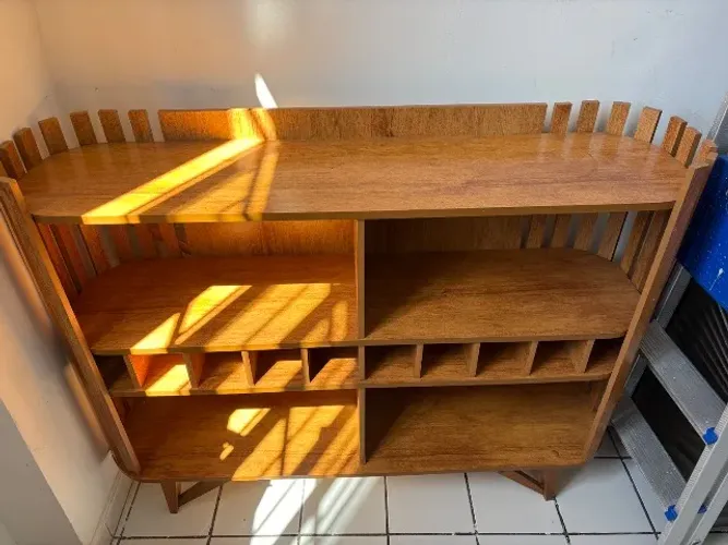 Aparador Buffet Retrô com Nichos para Vinhos