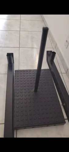 Trenó para exercícios funcionais e fortalecimento