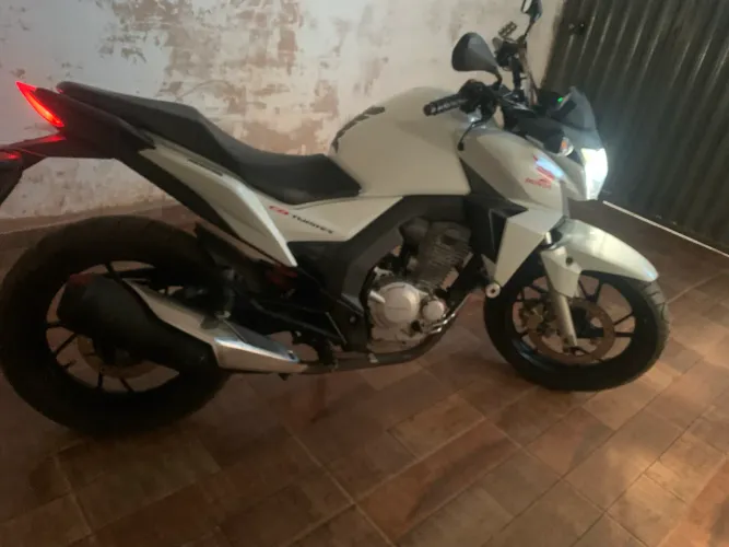 Twister 250 branca 2016