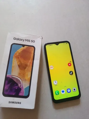 Celular samsung galaxi m15  Internet 5G com caixa faço a entrega 