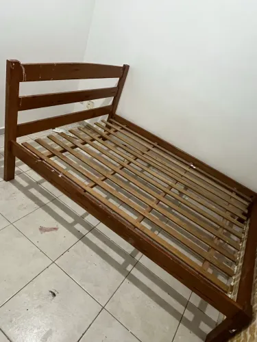 Cama de madeira