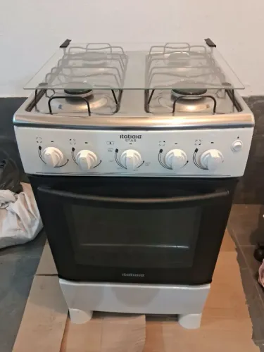 Fogão quatro bocas seminovo branco