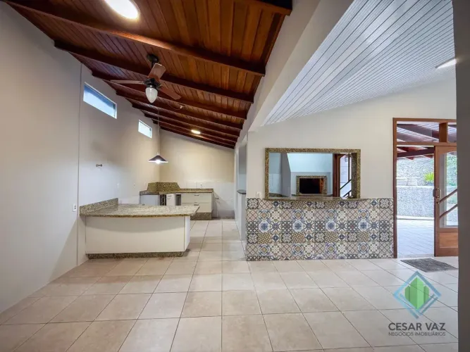 Casa residencial e comercial no bairro Capoeiras.