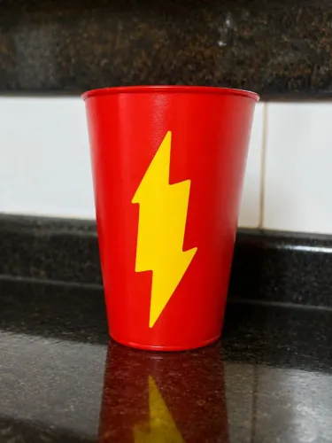 ? Copo Flash Vermelho com Raio Amarelo