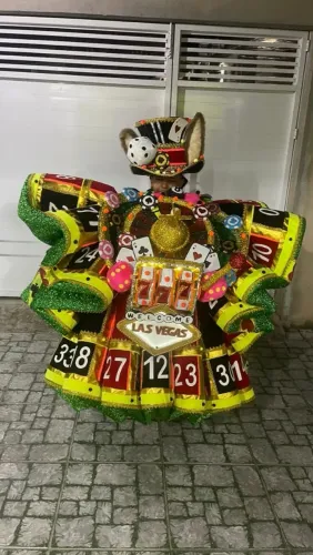 Fantasia de Carnaval completa 2026 perfeito estado led bolero e botas