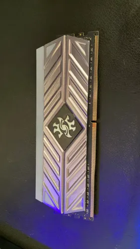 Memória XPG RGB 8GB DDR4
