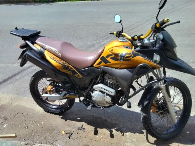 XRE 300 EM DIAS NO PONTO DE TRANSFERÊNCIA