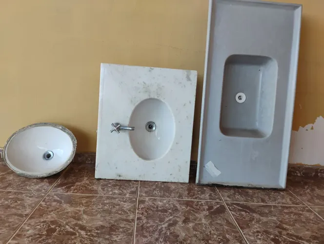 2 lavatórios e um pia