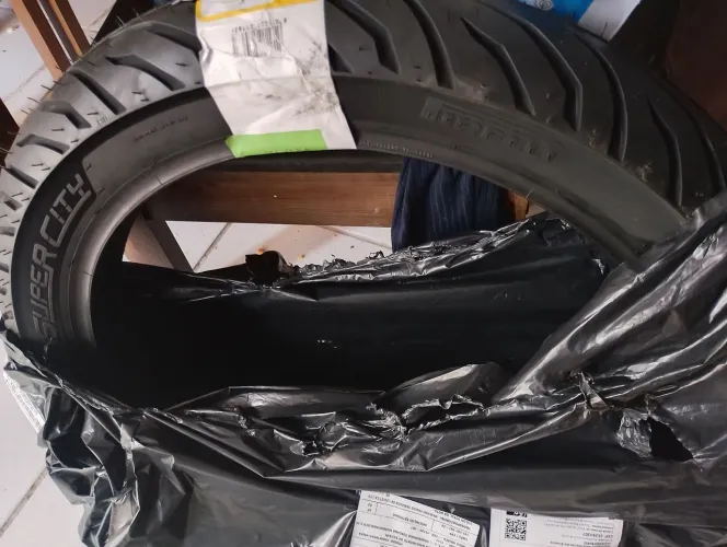 Pneu Pirelli super 100/90/18