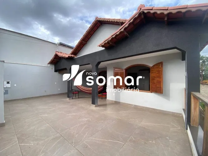 Casa à venda, 3 quartos, 4 vagas, Planalto - Divinópolis/MG