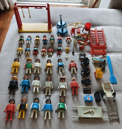 Lote Playmobil / Geobra / Trol. Personagens e acessórios