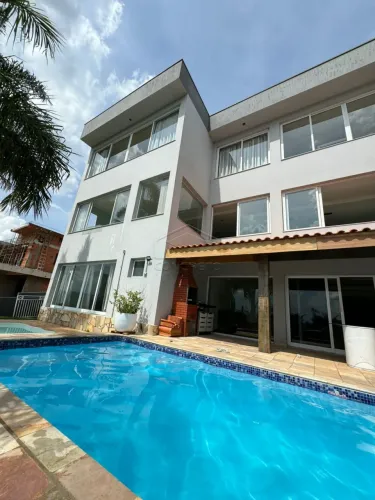 Casa Condomínio em Pardinho