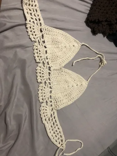 Top branco de crochê