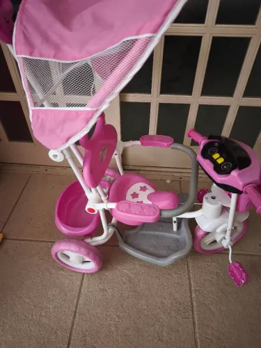 Lindo triciclo rosa