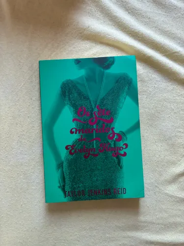 Livro Os sete maridos de Evelyn Hugo