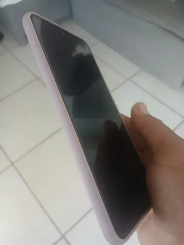 Celular usado semi novo
