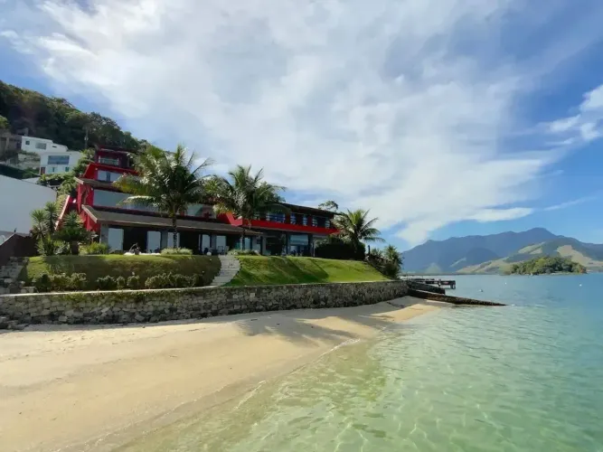 Imensidão Azul Mansão à beira-mar em Angra dos Reis Sofisticação absoluta com praia part