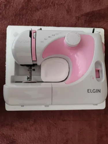 Máquina de Costura Doméstica Elgin Futura
