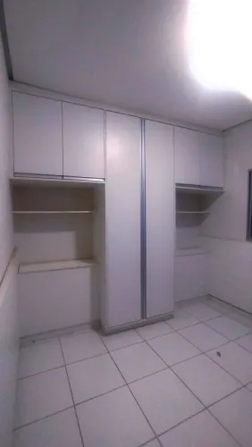 Guarda roupa + 2 baús