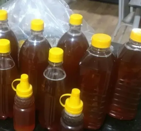 Mel de abelha Puro. R$13 = 250ML R$20 = 500ML R$40 = 1000 ML