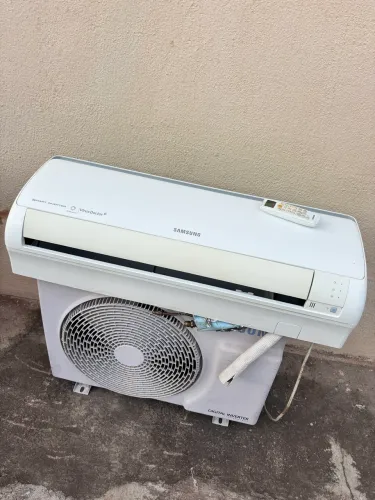 Vendo ar condicionado super conservado
