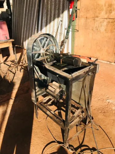 Vendo máquina de fazer tela para alambrado.