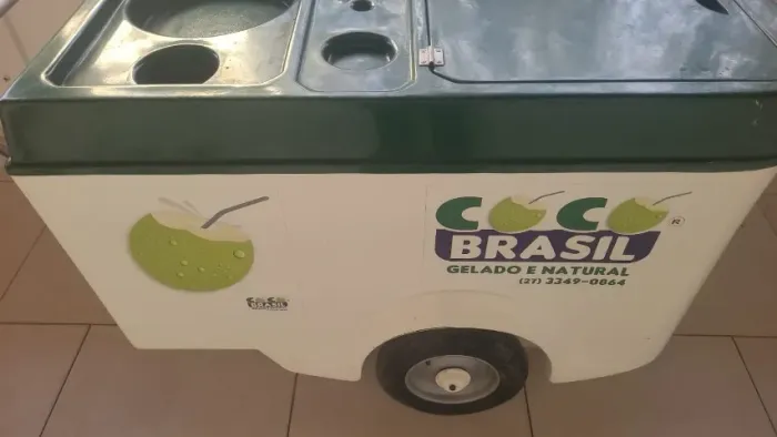 Carro de água de coco.