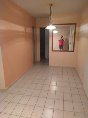 Alugo apt no setor alto da gloria com 2 quartos e armarios