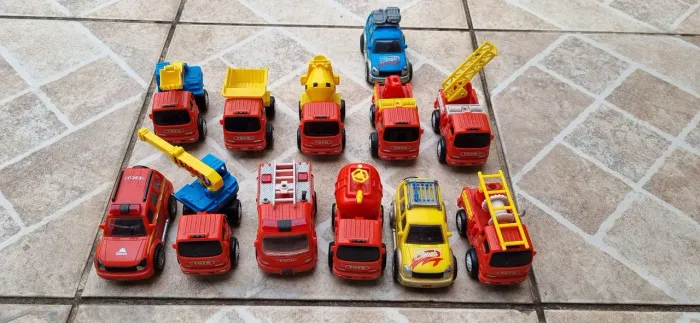 Coleção de Carrinhos de fricção antigos