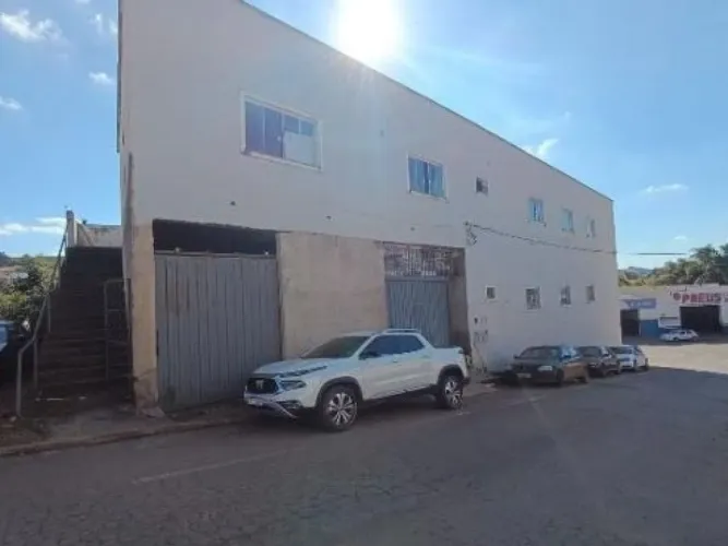 Prédio Comercial 916 m² - Elói Mendes-MG - Rua Três Pontas, 657 - Centro