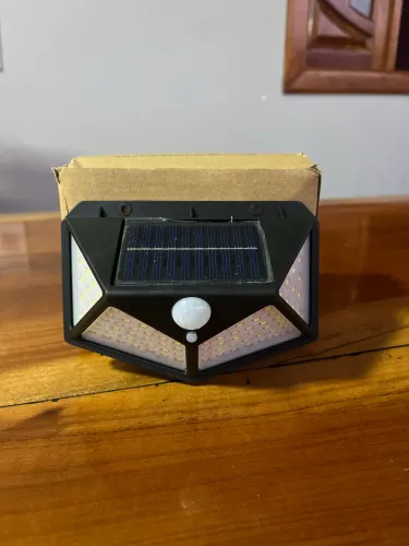 Luminária Solar 100 LEDs Sensor de Presença