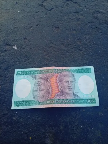 200 cruzeiros