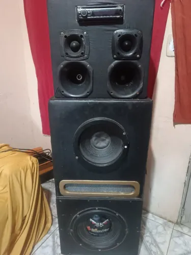 Som automotivo adaptado para ouvir em casa