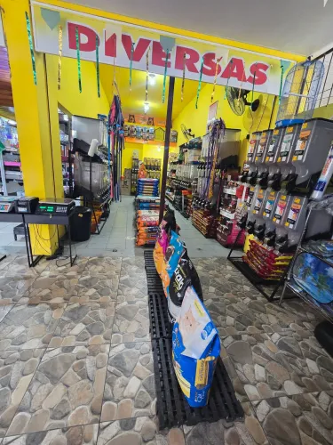 8 dispensers mais 2 balança e 42 mil em mercadorias
