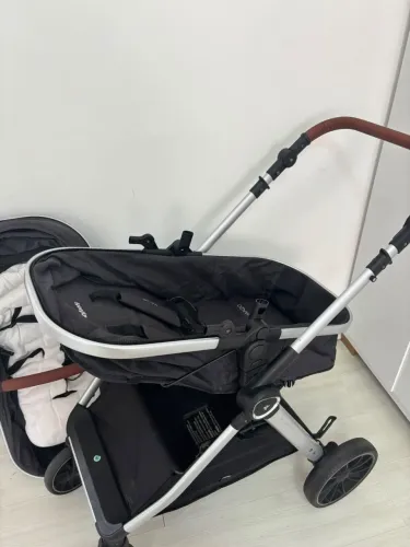 Carrinho de bebê + bebê conforto