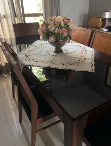 Mesa de jantar + 6 cadeiras