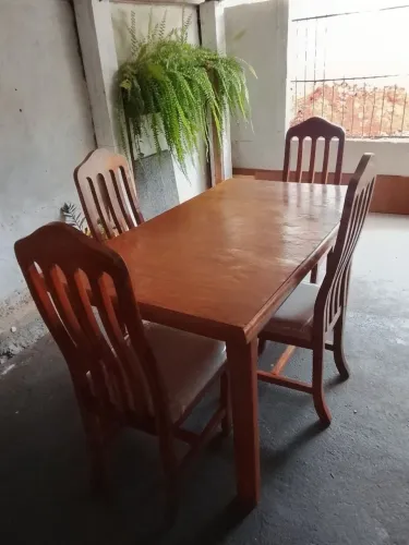 Mesa com 4 cadeiras