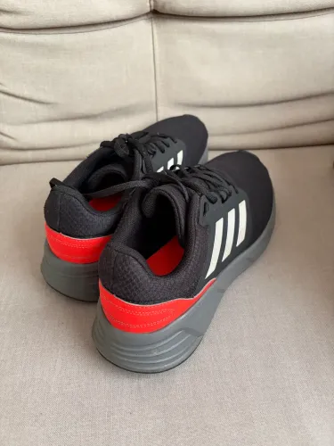Tênis para corrida e treinos 