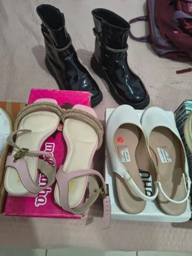 Lote de calçados infatil e bolsa menina do 25 ao 31