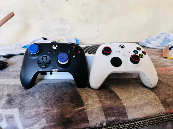 Vende-se Xbox seres s 512 gb duas manete  