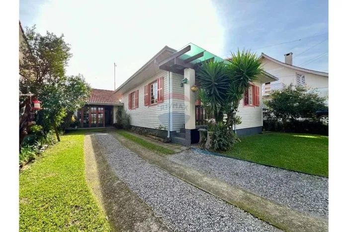 Casa no Colina Sorriso com 186m² privativos, e 3 dormitórios