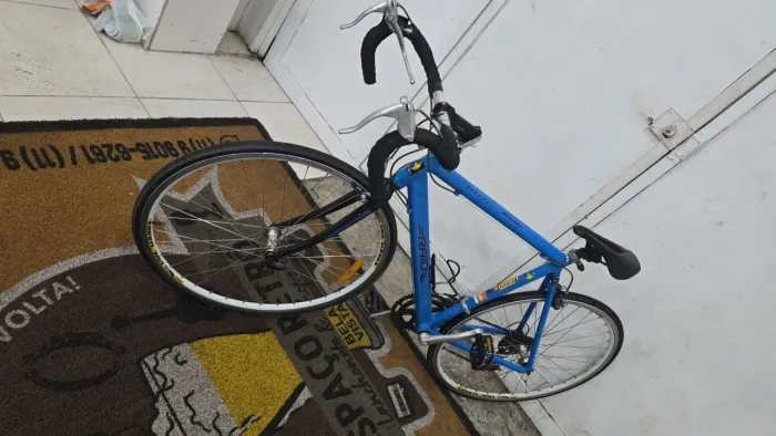 Vende se bicicleta caloi 10 de alumínio....