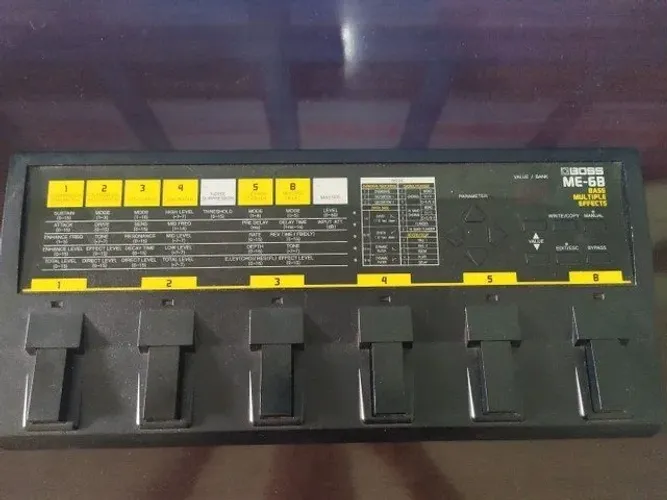 pedaleira boss me-6b